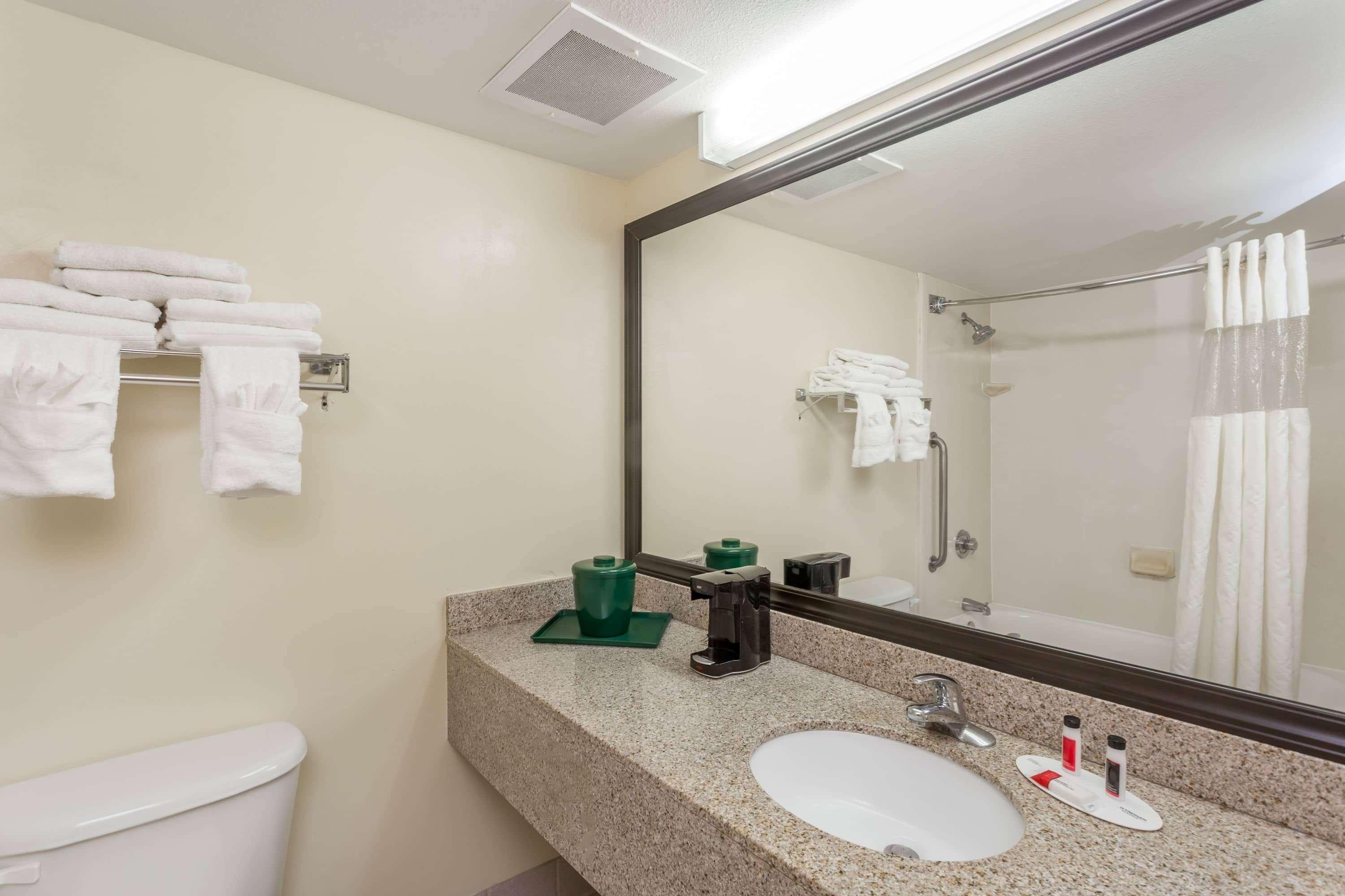 Baymont By Wyndham Fort Myers Airport Exterior foto