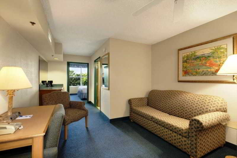 Baymont By Wyndham Fort Myers Airport Hotel Exterior foto