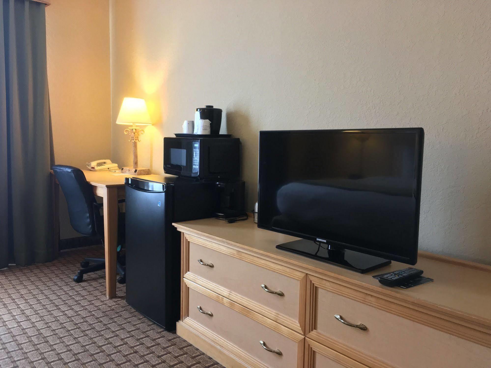 Baymont By Wyndham Fort Myers Airport Exterior foto
