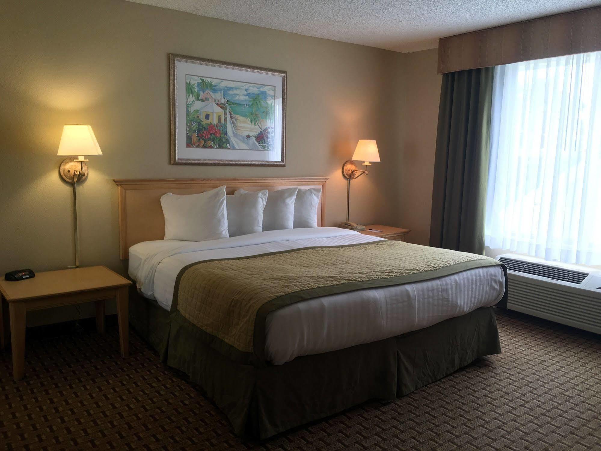 Baymont By Wyndham Fort Myers Airport Exterior foto