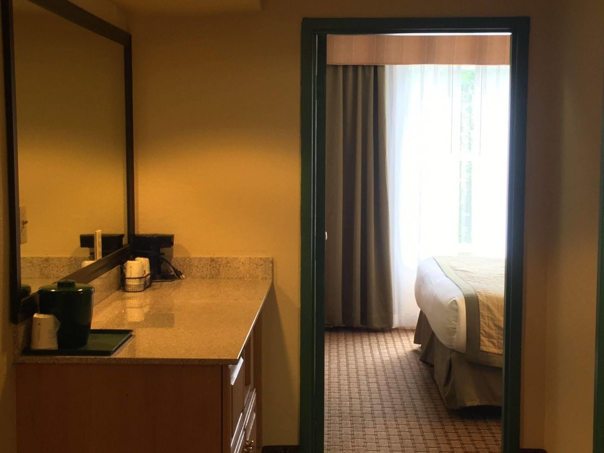 Baymont By Wyndham Fort Myers Airport Exterior foto