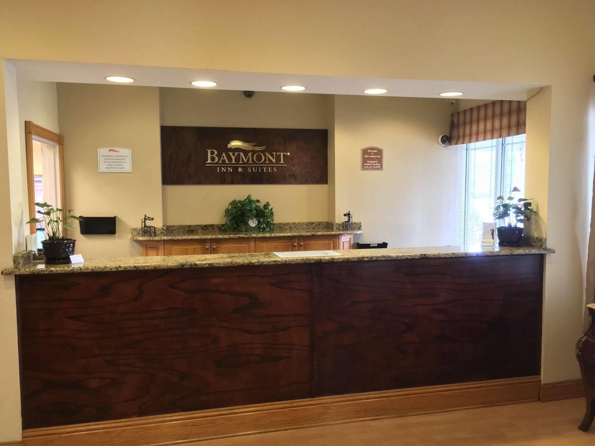 Baymont By Wyndham Fort Myers Airport Hotel Exterior foto